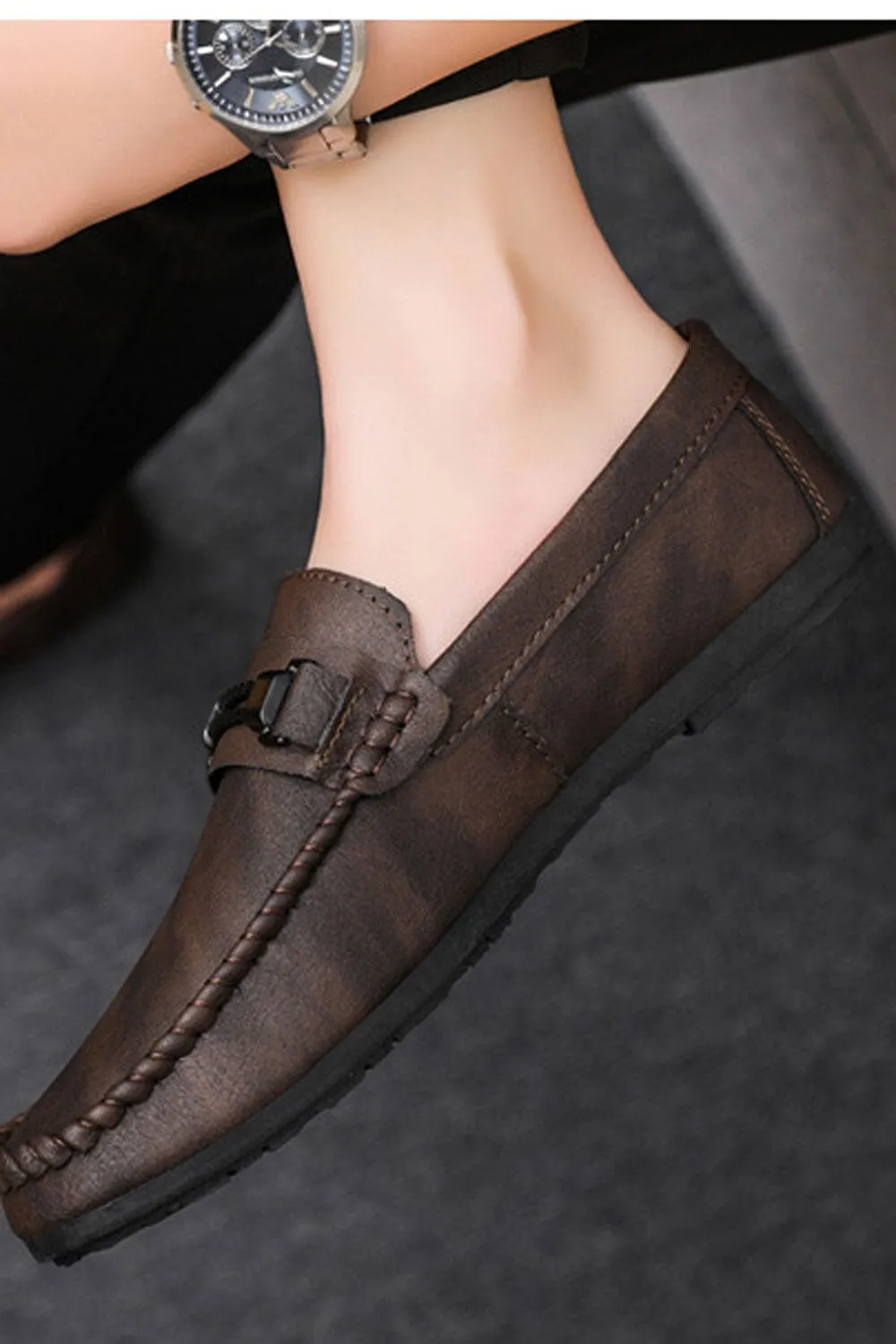 Men's Metallic Buckle Textured Loafers