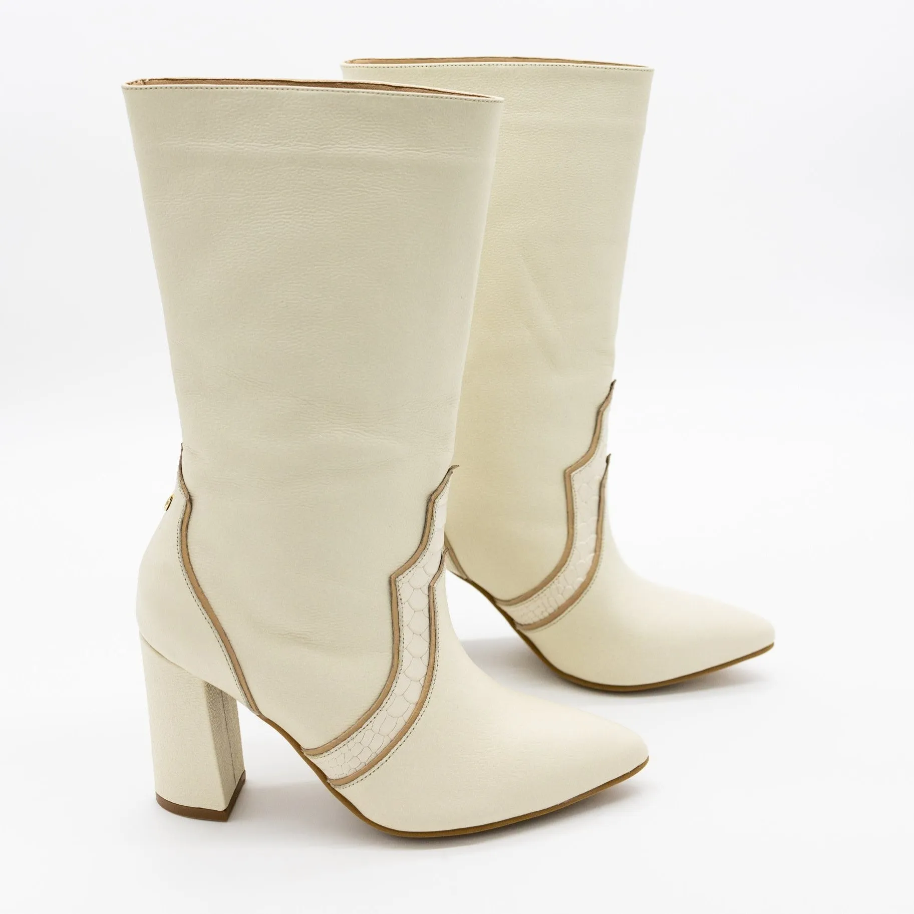 Wayuu western boots in off white leather womens shoes